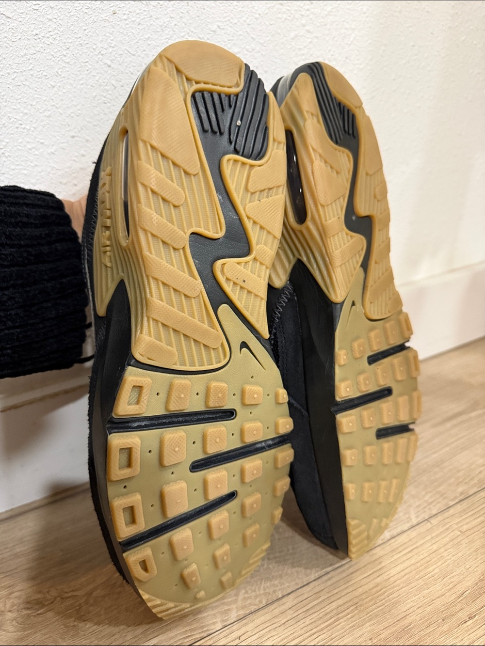 Nike Men’s Air Max Black with Gum Midsole Sneakers - Picture 4 of 5
